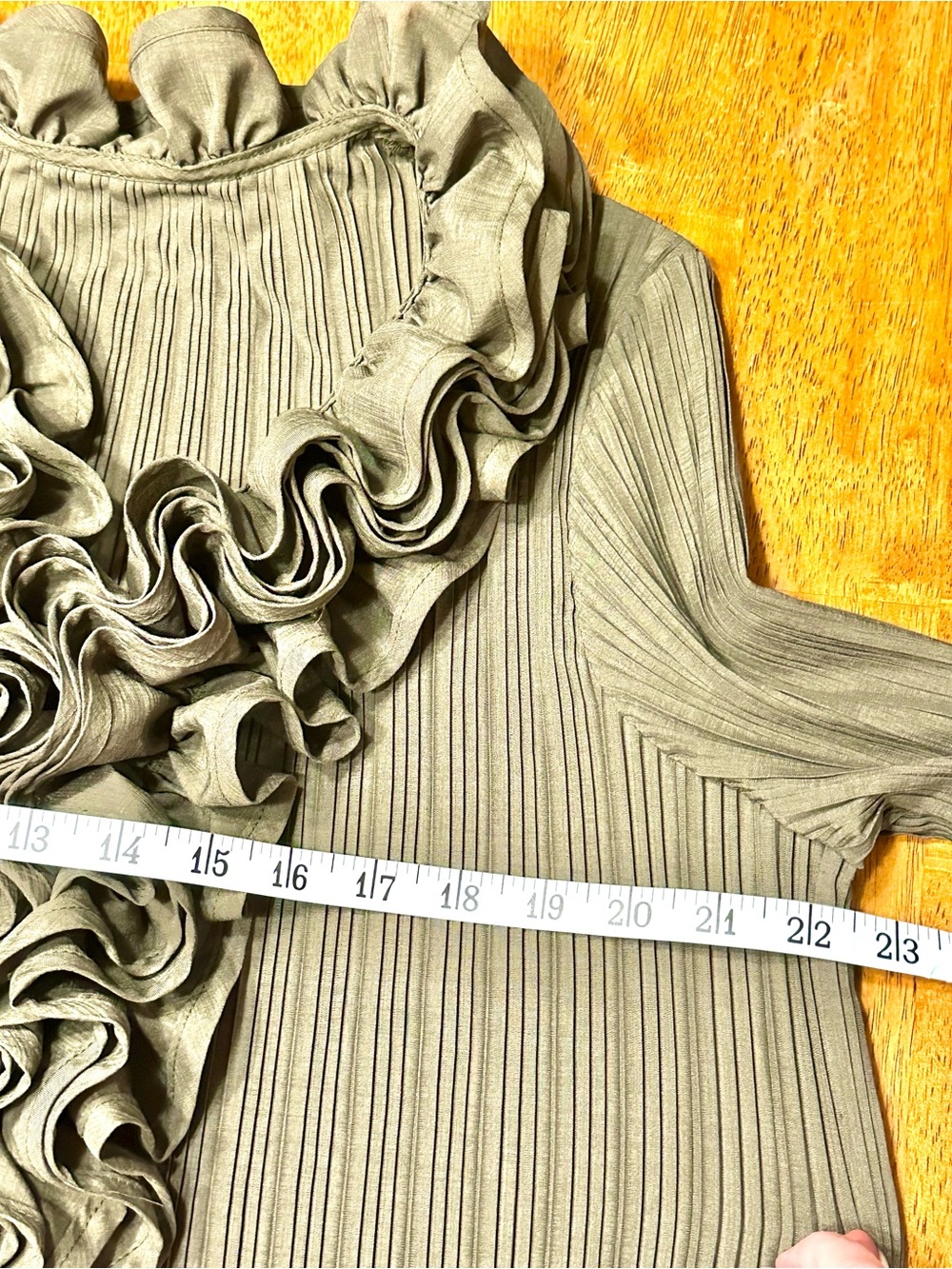 Japanese Fashion Je Crois Soi Micro Pleat Ruffle Tunic V-Neck Blouse Khaki/gray - Picture 9 of 16